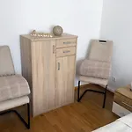 Kreuder 아파트 *